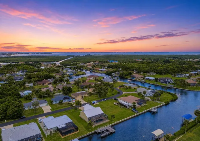 Photo 3 of Single family home for sale at 4462 Ewing Cir, Port Charlotte, FL 33948 | MLS# A4692230 | Listing updated on 2026-10-22