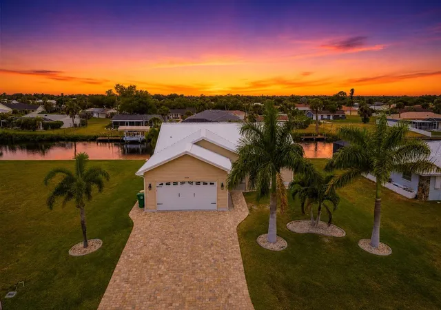 Photo 3 of Single family home for sale at 4462 Ewing Cir, Port Charlotte, FL 33948 | MLS# A4692230 | Listing updated on 2026-10-22