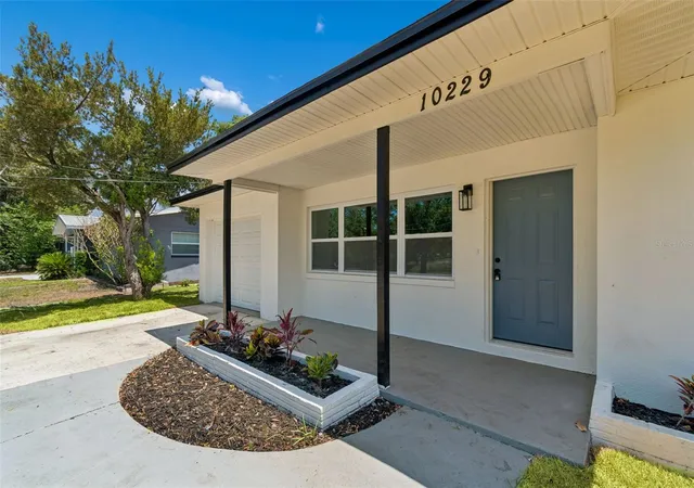 Homes for sale in Tampa, FL | 10229 N Valle Dr, Tampa, FL 33612 | MLS# TB8504268