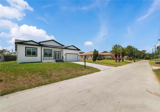 Photo 3 of Single family home for sale at 8526 Indies Dr, Hudson, FL 34667 | MLS# TB8504301 | Listing updated on 2026-09-30