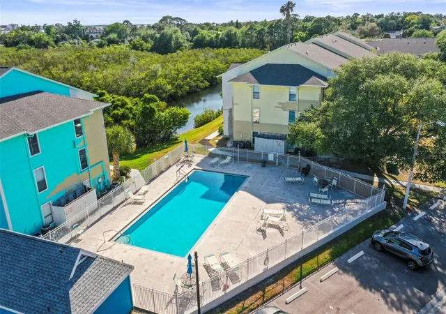 2nd image of 455 Alt 19 S, PALM HARBOR, FL 34683