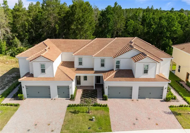 Photo 3 of Townhouse for sale at 567 Bay Leaf Dr, Kissimmee, FL 34759 | MLS# S5149079 | Listing updated on 2026-05-16
