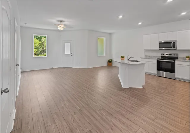 Photo 4 of Townhouse for sale at 567 Bay Leaf Dr, Kissimmee, FL 34759 | MLS# S5149079 | Listing updated on 2026-05-16
