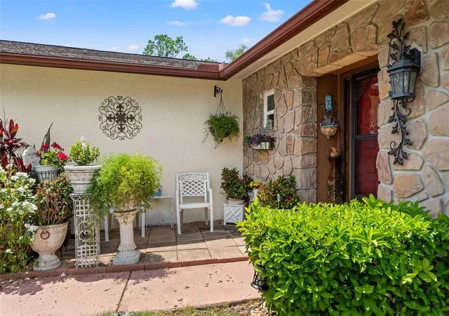 3rd image of 10541 Green Meadow Ln, Port Richey, FL 34668 | MLS# W7885413