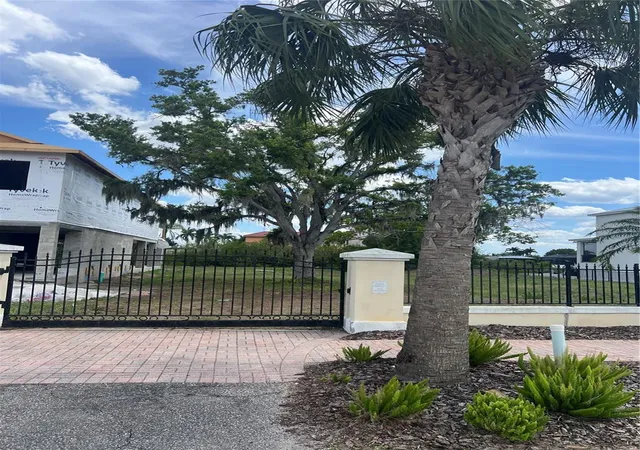 2nd image of 554 Estuary Shore Ln, Apollo Beach, FL 33572 | MLS# TB8504347