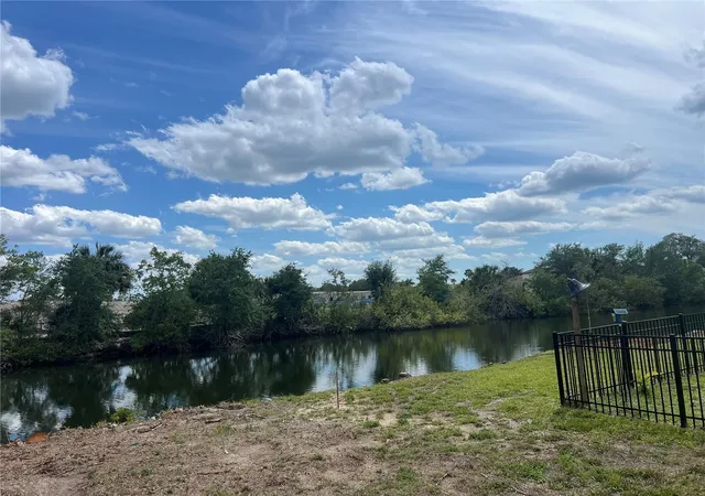 4th image of 554 Estuary Shore Ln, Apollo Beach, FL 33572 | MLS# TB8504347