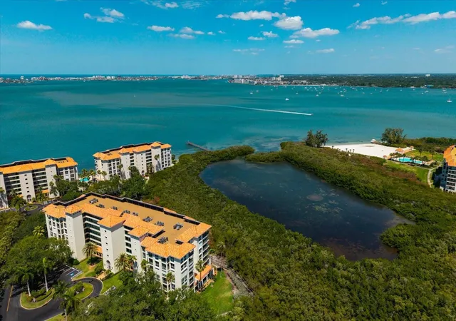 2nd image of 4801 Osprey Dr S, Saint Petersburg, FL 33711