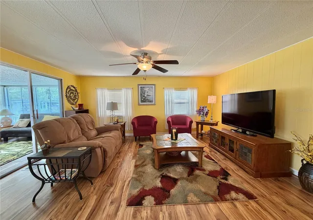 Photo 2 of Manufactured home for sale at 126 Chestnut St, Leesburg, FL 34748 | MLS# G5111851 | Listing updated on 2026-09-29