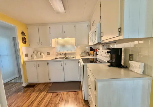 Photo 4 of Manufactured home for sale at 126 Chestnut St, Leesburg, FL 34748 | MLS# G5111851 | Listing updated on 2026-09-29