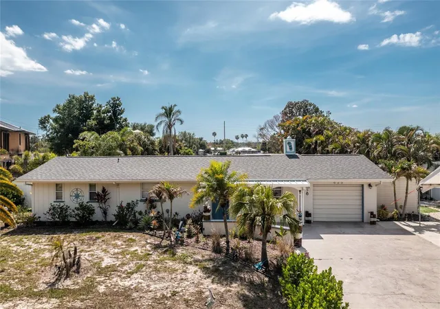 1st image of 625 Sandpiper Ln, Nokomis, FL 34275 | MLS# N6144187