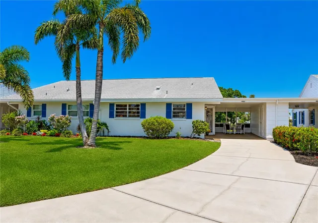 Photo 3 of Condo for sale at 4603 Lexington Cir, Bradenton, FL 34210 | MLS# A4692286 | Listing updated on 2026-10-06