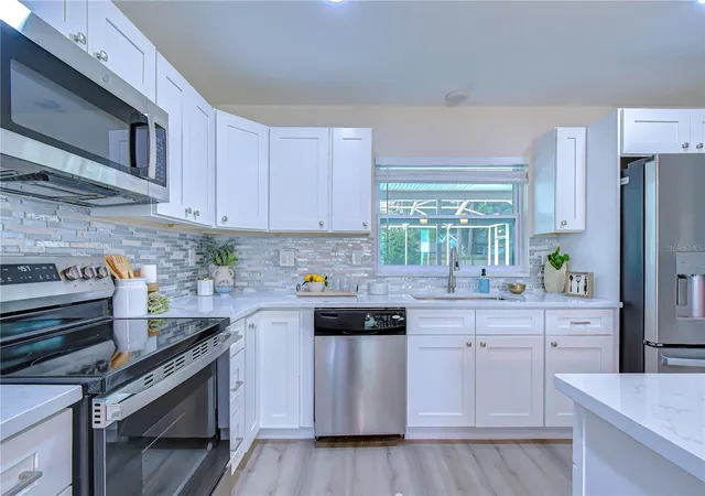 Photo 3 of Single family home for sale at 2167 Lakeview Rd, Clearwater, FL 33764 | MLS# TB8504428 | Listing updated on 2026-10-02