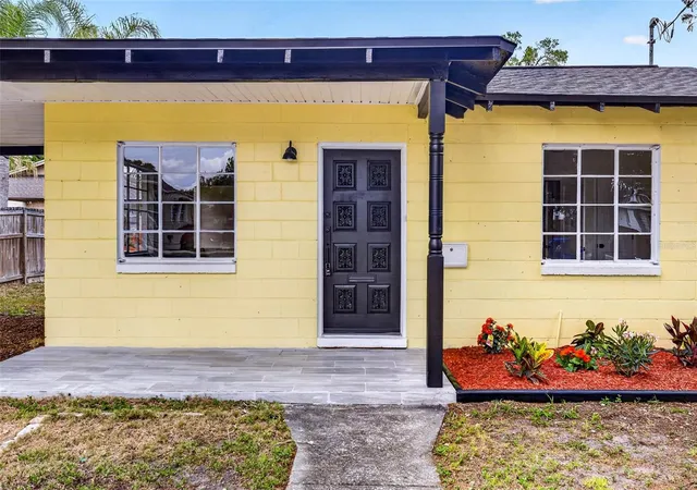 Homes for sale in Lakeland, FL | 834 E Lime St, Lakeland, FL 33801 | MLS# TB8504432