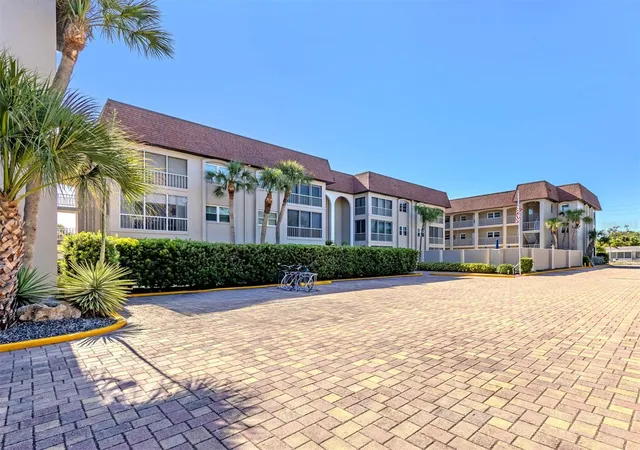 2nd image of 101 Park Blvd S #106, Venice, FL 34285 | MLS# A4692289