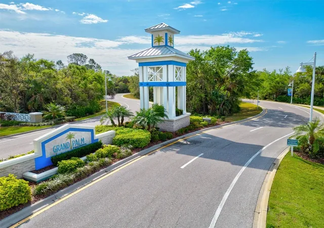 Photo 3 of Single family home for sale at 11876 Hunters Crk Rd, Venice, FL 34293 | MLS# N6144188 | Listing updated on 2026-10-13