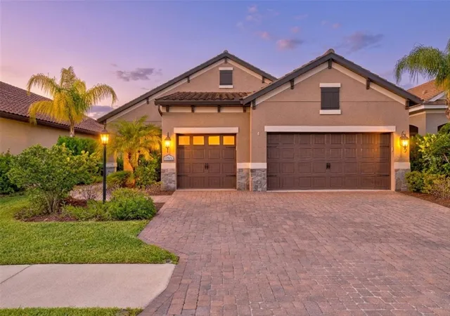 Photo 1 of Single family home for sale at 11876 Hunters Crk Rd, Venice, FL 34293 | MLS# N6144188 | Listing updated on 2026-10-11