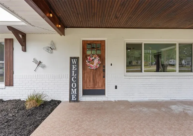 Photo 2 of Single family home for sale at 39825 Sunburst Dr, Dade City, FL 33525 | MLS# TB8504436 | Listing updated on 2026-09-03