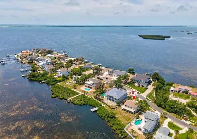 2nd image of 1647 Sea Breeze Dr, Tarpon Springs, FL 34689 | MLS# W7885418