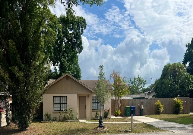 Homes for sale in Tampa, FL | 3110 W Ivy St, Tampa, FL 33607 | MLS# TB8504459