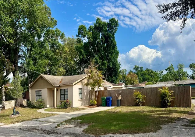 Homes for sale in Tampa, FL | 3110 W Ivy St, Tampa, FL 33607 | MLS# TB8504459