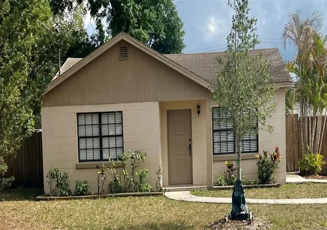 Homes for sale in Tampa, FL | 3110 W Ivy St, Tampa, FL 33607 | MLS# TB8504459