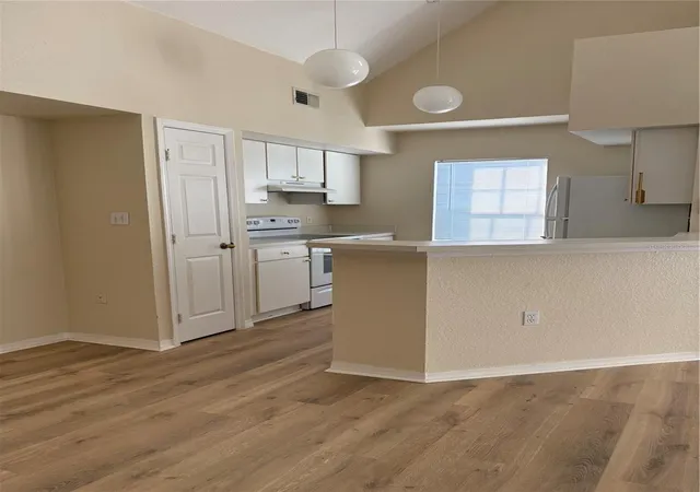 Listing Photo 4 - Condo for sale in building located at 9832 Lake Chase Island Wy, TAMPA, FL 33626