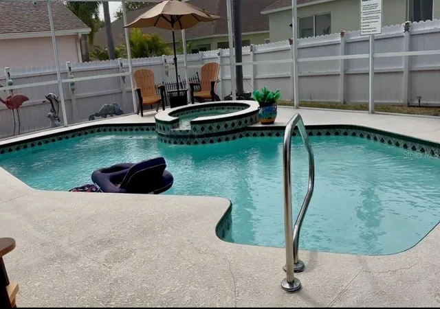 Photo 4 of Single family home for sale at 10632 Lake Vista Dr, Seminole, FL 33772 | MLS# TB8504499 | Listing updated on 2026-10-08