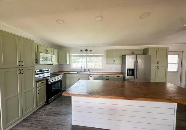 Photo 2 of Single family home for sale at 4722 Harris Ave, Sarasota, FL 34233 | MLS# A4692305 | Listing updated on 2026-07-05