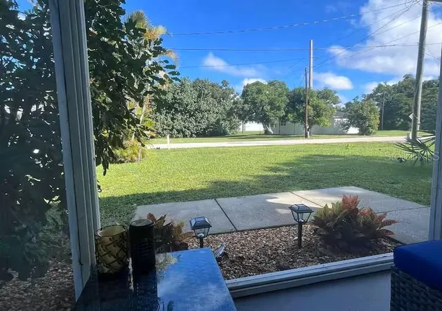3rd image of 525 Showalter Ave, Punta Gorda, FL 33950 | MLS# A4692306