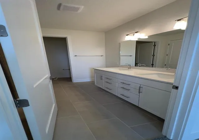 Photo 3 of Single family home for sale at 5051 Orinoco Ln, St Cloud, FL 34771 | MLS# O6404382 | Listing updated on 2026-10-07