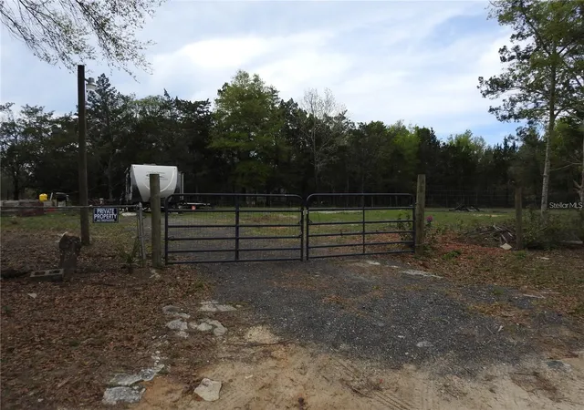 Homes for sale in Interlachen, FL | 103 George Dr, Interlachen, FL 32148 | MLS# A4692333