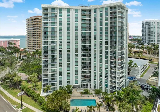 3rd image of 1111 N Gulfstream Ave, Sarasota, FL 34236