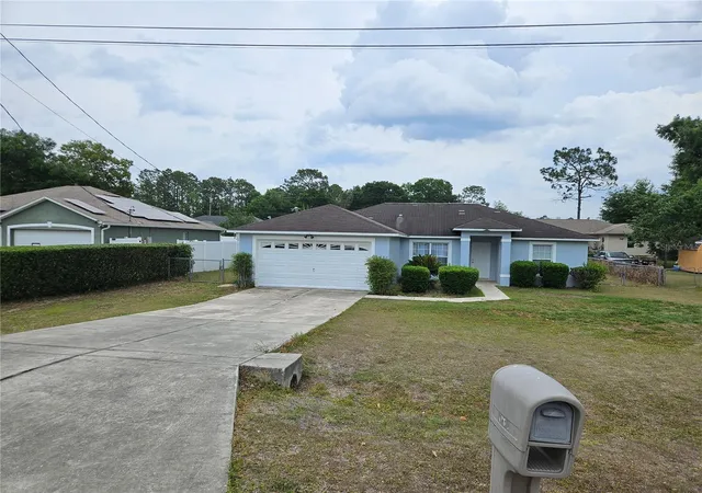 Photo 1 of Single family home for sale at 5704 Pecan Rd, Ocala, FL 34472 | MLS# OM723998 | Listing updated on 2026-07-07