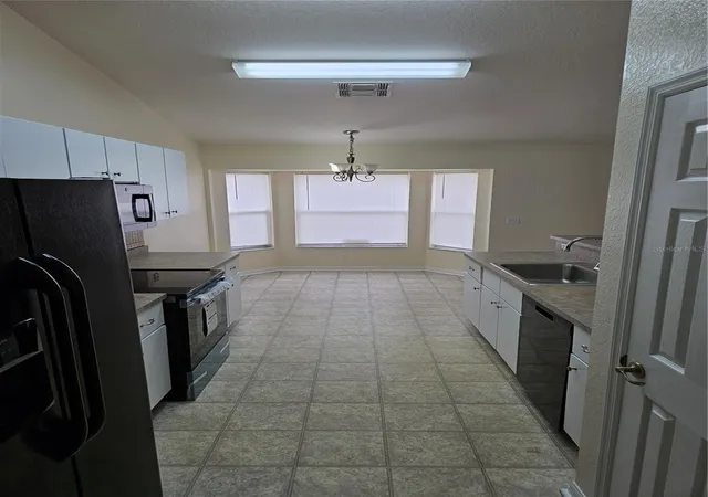 Photo 4 of Single family home for sale at 5704 Pecan Rd, Ocala, FL 34472 | MLS# OM723998 | Listing updated on 2026-07-07