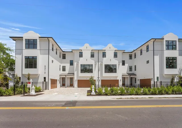 Homes for sale in Tampa, FL | 5210 Bayshore Blvd #2, Tampa, FL 33611 | MLS# TB8504591