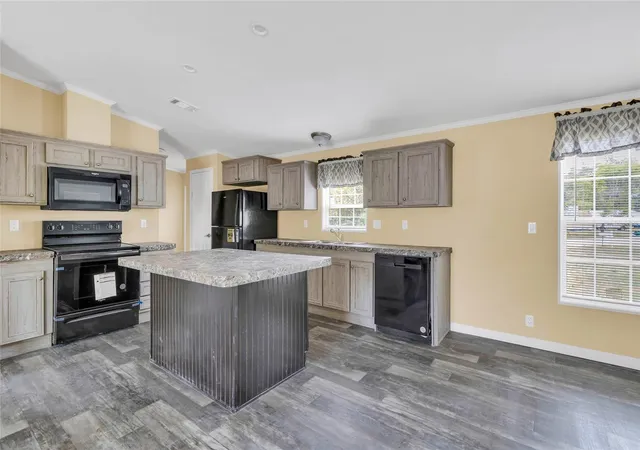 Photo 3 of Manufactured home for sale at 7193 Sealawn Dr, Spring Hill, FL 34606 | MLS# W7885430 | Listing updated on 2026-08-08