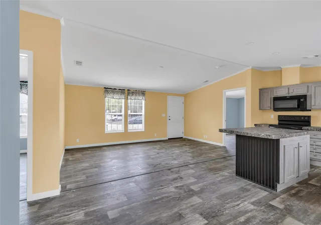 Photo 3 of Manufactured home for sale at 7193 Sealawn Dr, Spring Hill, FL 34606 | MLS# W7885430 | Listing updated on 2026-08-08