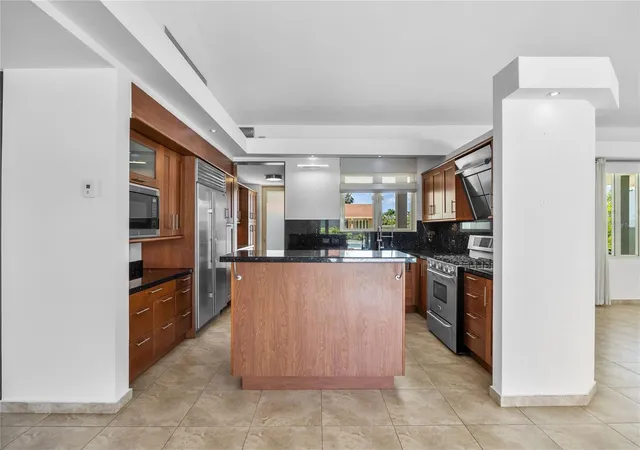 Photo 4 of Sale Pending at 354 Camino Del Cupey, Dorado, PR 00646 | MLS# PR9121053 | Listing updated on 2026-08-23
