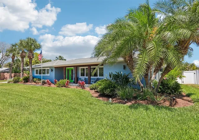 3rd image of 3203 Hibiscus Dr W, Belleair Beach, FL 33786 | MLS# TB8504699
