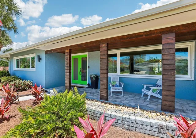 4th image of 3203 Hibiscus Dr W, Belleair Beach, FL 33786 | MLS# TB8504699