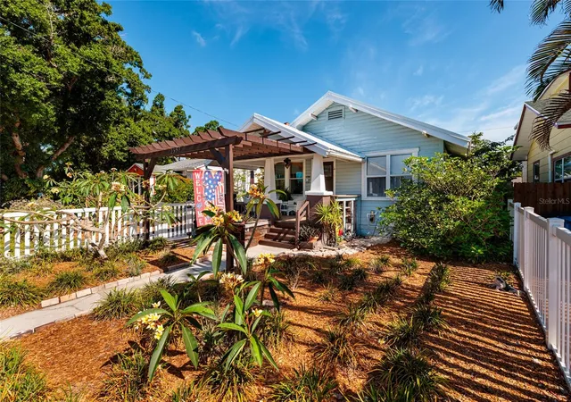 Homes for sale in Saint Petersburg, FL | 2557 16th Ave N, Saint Petersburg, FL 33713 | MLS# TB8504745