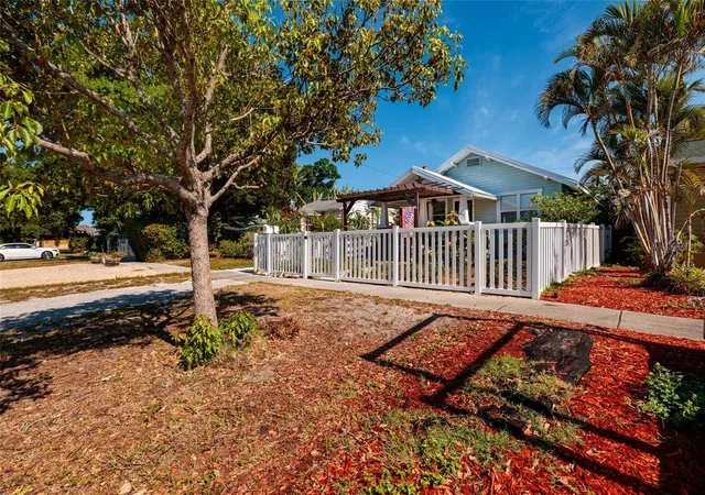 Homes for sale in Saint Petersburg, FL | 2557 16Th Ave N, Saint Petersburg, FL 33713 | MLS# TB8504745