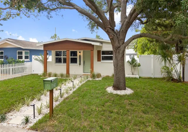 Photo 2 of Single family home for sale at 7042 Dartmouth Ave N, Saint Petersburg, FL 33710 | MLS# TB8504777 | Listing updated on 2026-09-22