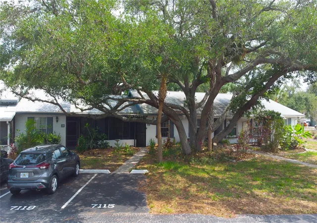 2nd image of 7115 Parkside Villas Dr N, Saint Petersburg, FL 33709 | MLS# TB8504801
