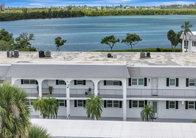 Homes for sale in Bradenton, FL | 4835 Independence Dr, Bradenton, FL 34210 | MLS# A4692423