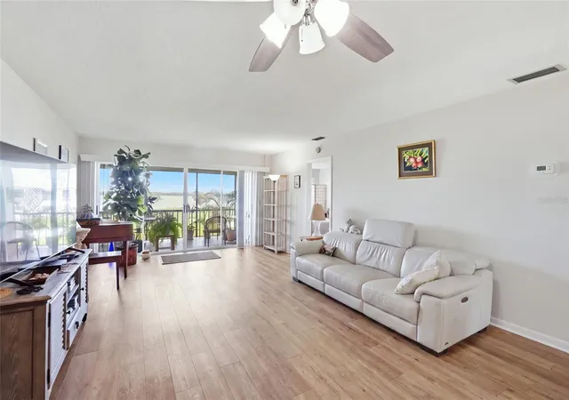 4th image of 4835 Independence Dr, Bradenton, FL 34210 | MLS# A4692423