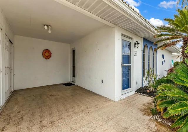 Photo 3 of Single family home for sale at 546 Circlewood Dr #P3-4, Venice, FL 34293 | MLS# D6147339 | Listing updated on 2026-09-12
