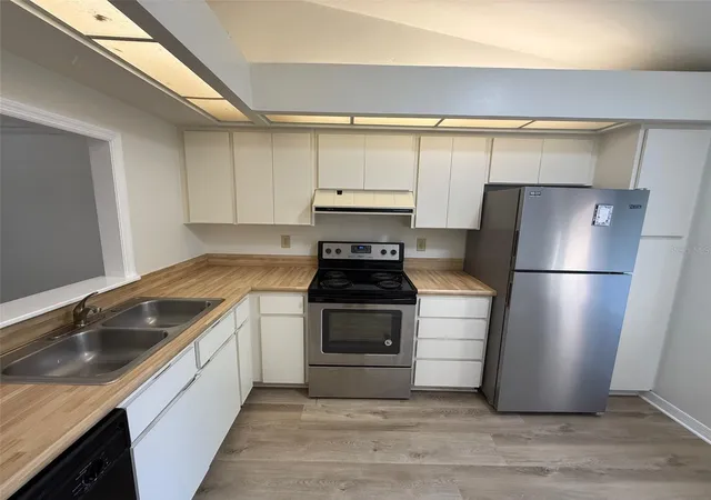 Photo 4 of Townhouse for sale at 4052 NW 23rd Circle, Gainesville, FL 32605 | MLS# GC540036 | Listing updated on 2026-09-22