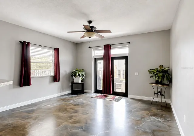 4th image of 1012 Sw 242Nd Ter, Newberry, FL 32669 | MLS# GC540037