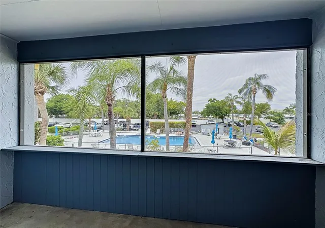 5th image of 5507 Fountain Lake Cir, Bradenton, FL 34207